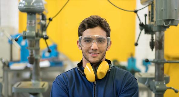 Explore engineering pathways designed to support applied learning, advanced technical development and leadership within complex environments. 