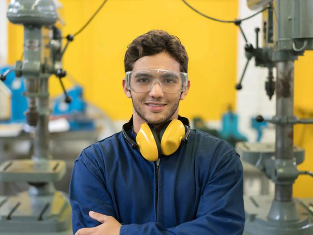 Explore engineering pathways designed to support applied learning, advanced technical development and leadership within complex environments. 