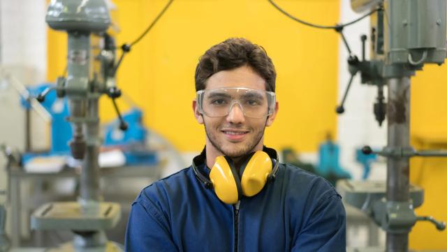 Explore engineering pathways designed to support applied learning, advanced technical development and leadership within complex environments. 