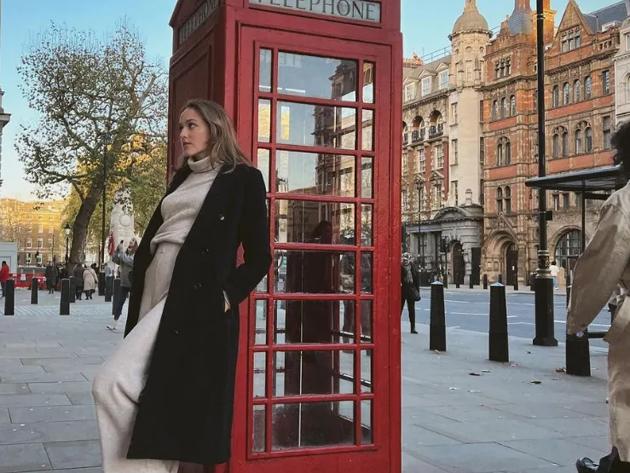 Zara Kelly phone booth