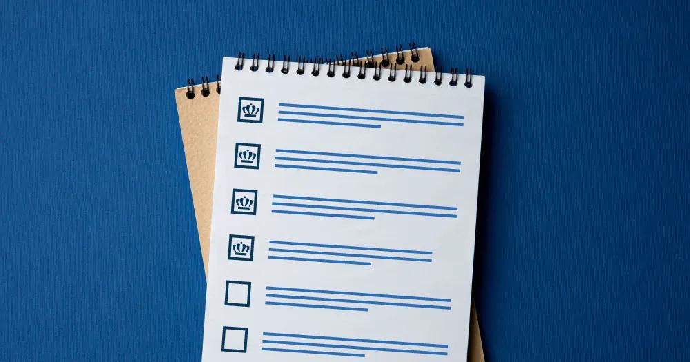 Notepad checklist representing steps to prepare for online classes.