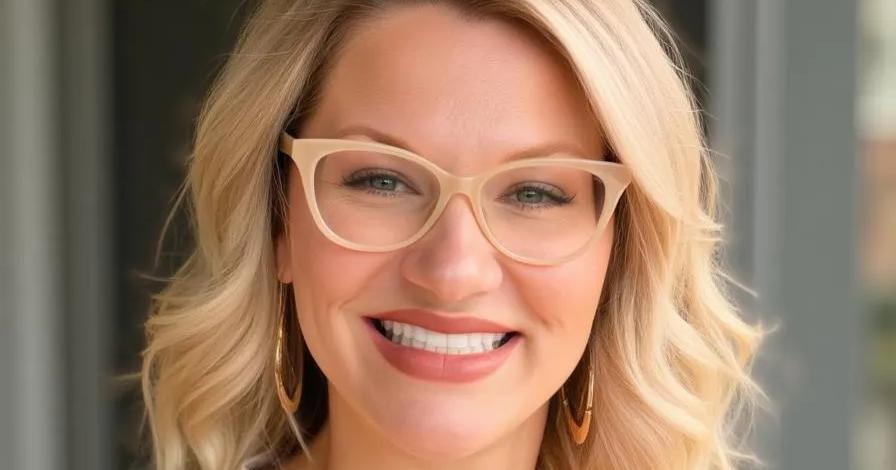 Courtney Davis portrait