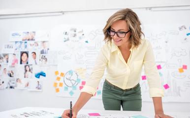 Marketing students build momentum by developing real-world skills, creating a portfolio and applying what they learn before graduation.