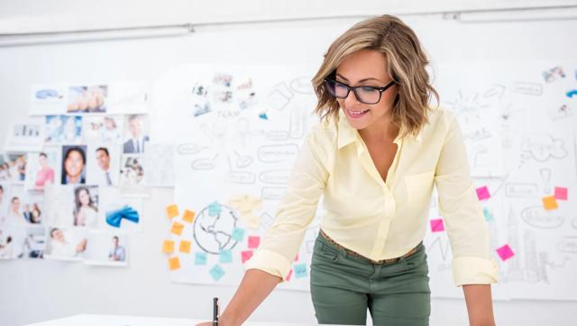 Marketing students build momentum by developing real-world skills, creating a portfolio and applying what they learn before graduation.